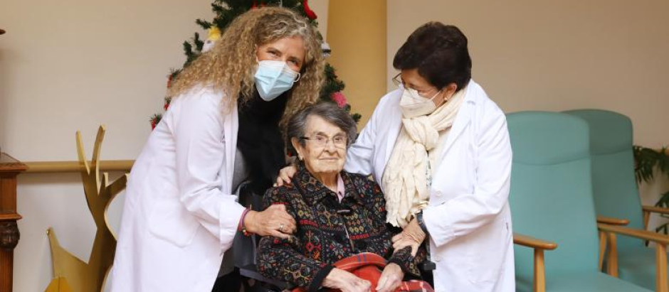 Lourdes Campos, Carmen Valls y Mercedes González
