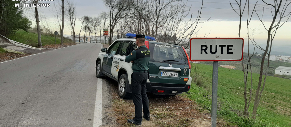 Uno de los Equipos Roca de la Guardia Civil tuvo conocimiento de un presunto hurto de ganado en Almodóvar del Río.