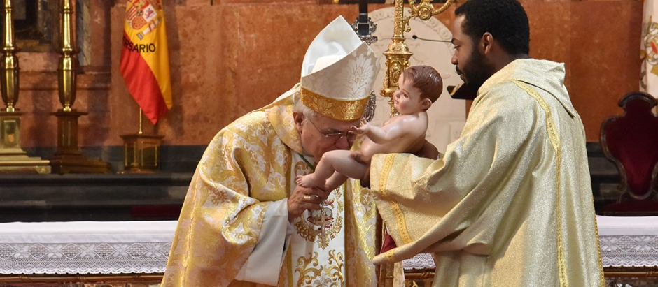 El Obispo de Córdoba, Demetrio Fernández, ha presidido la Solemne Eucaristía en la Santa Iglesia Catedral por la Epifanía del Señor.