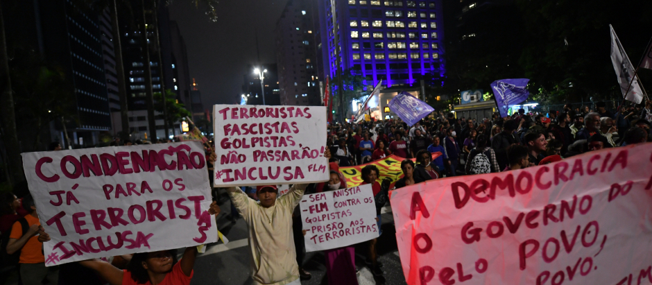 Manifestación a favor de la democracia en Sao Paulo, Brasil