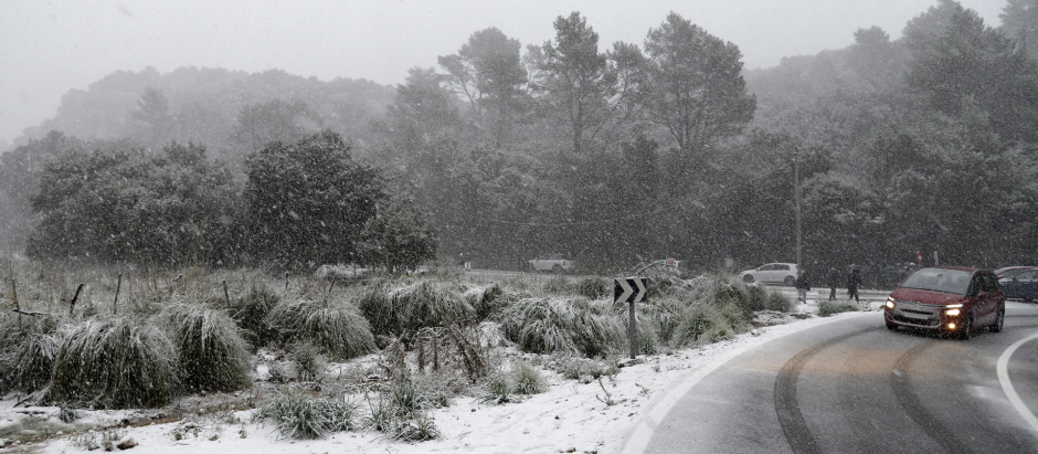 Imagen de archivo de un temporal de nieve en la sierra de Tramontana de Mallorca