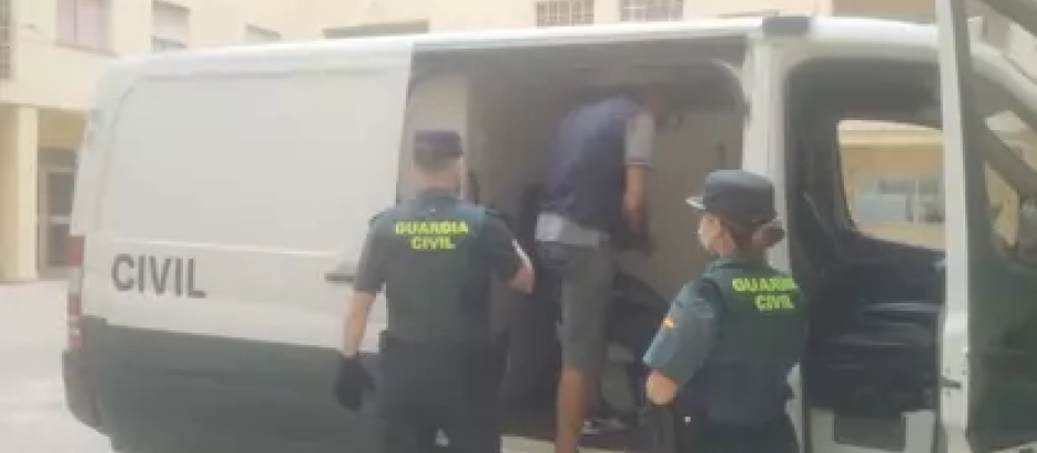 Momento de la detención de uno de los secuestradores por parte de la Guardia Civil.