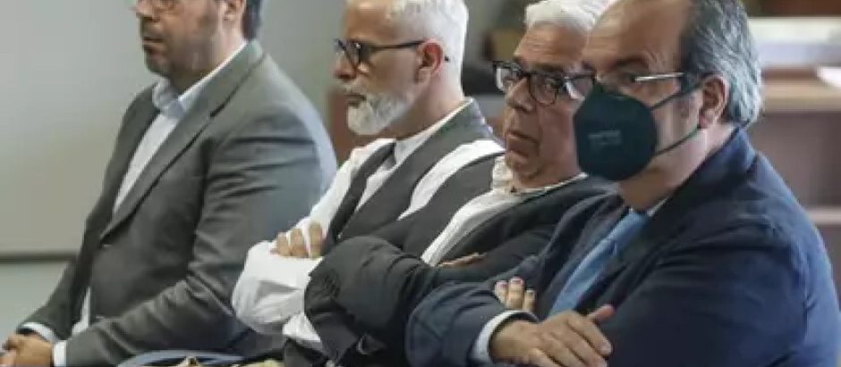 Marcos Benavent, conocido conocido como ‘el yonki del dinero’ (segundo por la izquierda), durante una sesión del juicio sobre Imelsa.