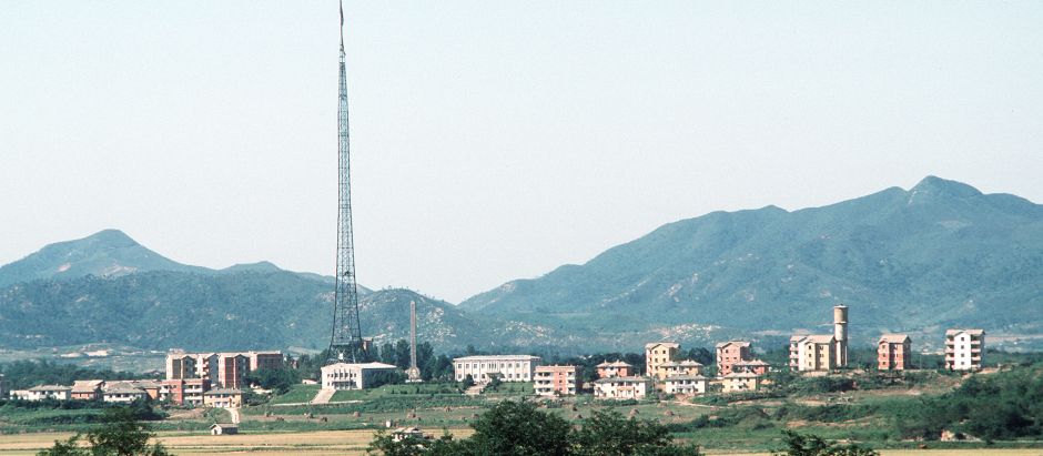 Vista de la aldea norcoreana Kijong-dong, también conocida como "pueblo de la propaganda".