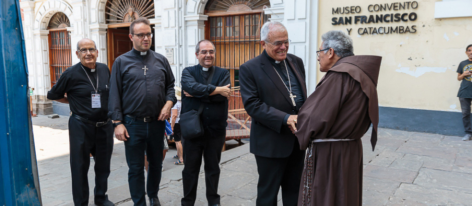 Llegada del obispo al convento de San Francisco Solano
