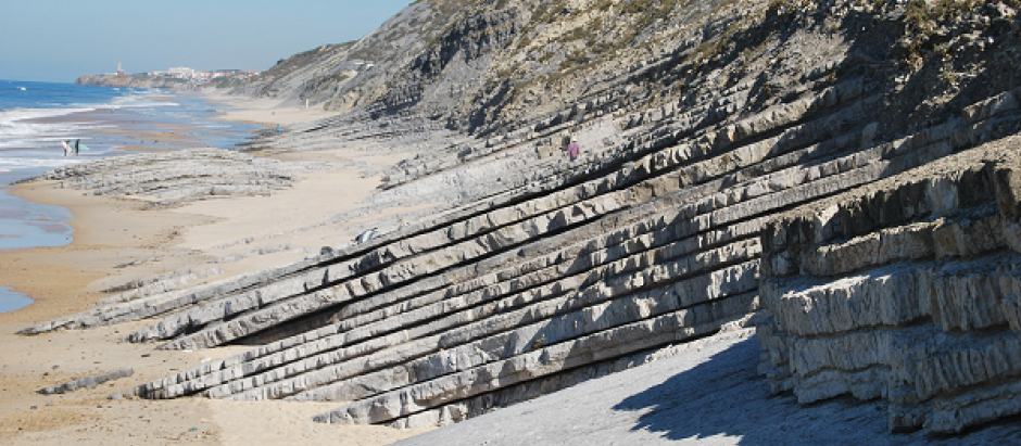 Playa de São Pedro de Moel, en Marinha Grande (Portugal) donde se ha descrito Plesechioceras rochai