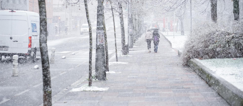 Una calle de Vitoria-Gasteiz cubierta de nieve hace unos días