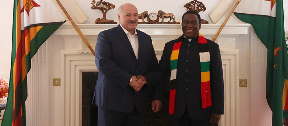 Alexander Lukashenko y el presidente de Zimbabue, Emmerson Mnangagwa