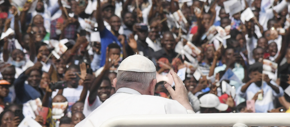 El Papa, a su llegada al Estadio de los Mártires