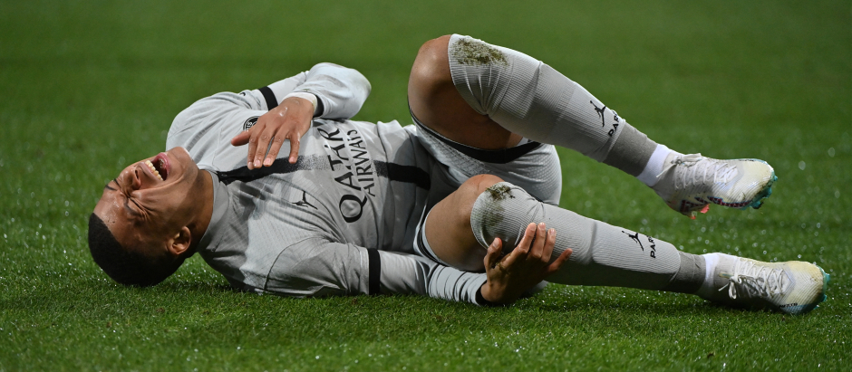 Kylian Mbappé se marchó lesionado a dos semanas de los octavos de final ante el Bayern de Munich