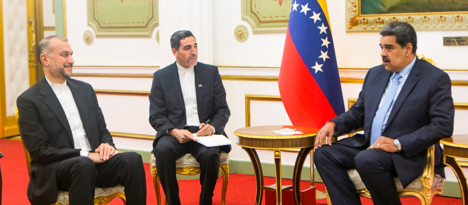 Maduro con el canciller iraní Ossein Amir-Abdollahian en Caracas