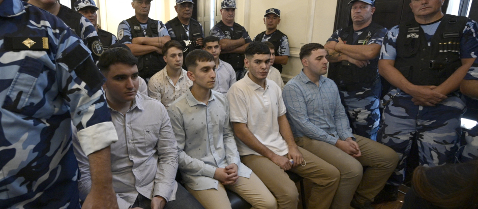 Los ocho jugadores de rugby escuchan el veredicto del tribunal argentino