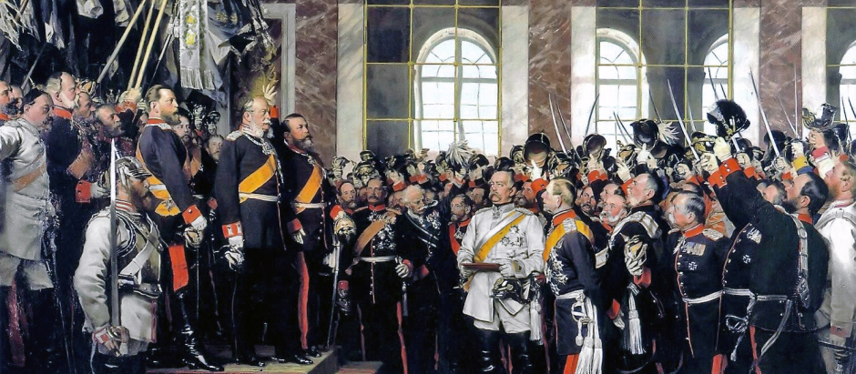 Proclamación del Imperio alemán en la Galería de los espejos de Versalles. Bismarck aparece en el centro, vistiendo uniforme blanco