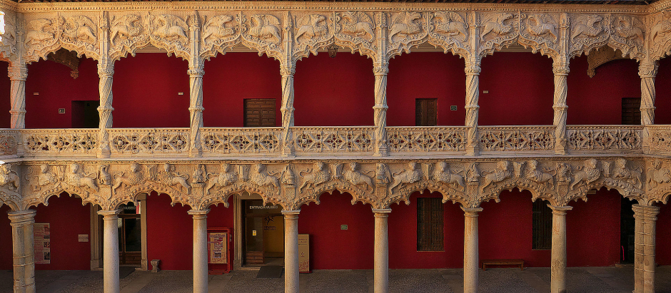 Aspecto actual del patio de los Leones del Palacio del Infantado de Guadalajara