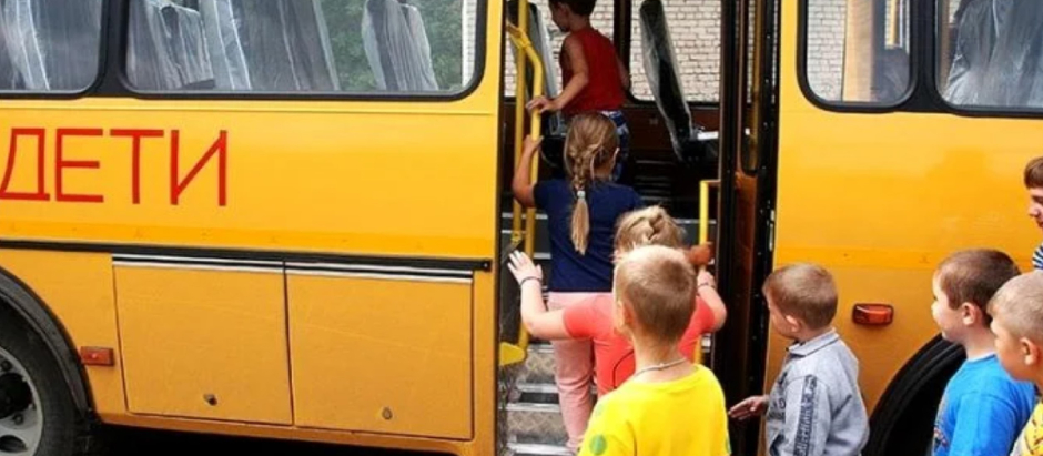 Miles de niños ucranianos estarían siendo recluidos en centros de reeducación