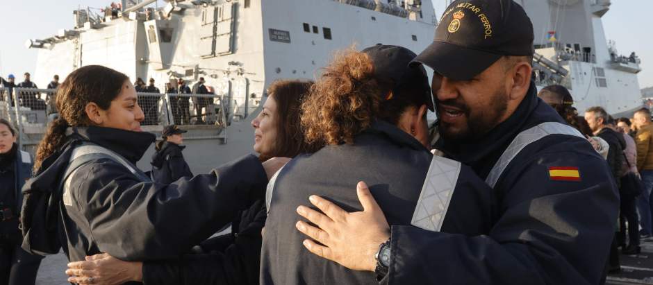La fragata Álvaro de Bazán sale al mar desde su base en Ferrol para integrarse en el grupo naval permanente SNMG-1 de la Otón en aguas del mar del Norte