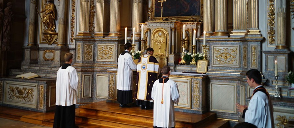 la misa con el misal de 1962 tendrá que tener la autorización de la Santa Sede