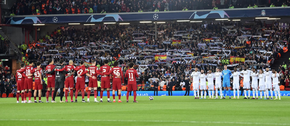 Liverpool y Real Madrid guardaron un minuto de silencio por la muerte de Amancio Amaro