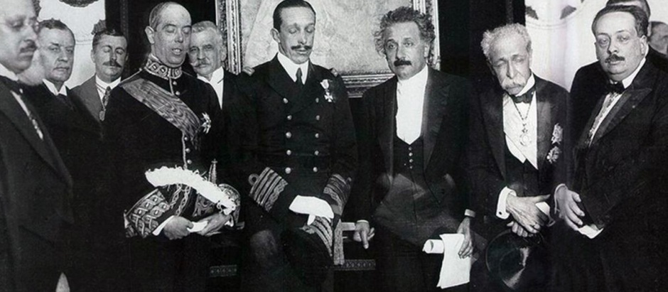 Blas Cabrera, a la derecha, en la recepción de Alfonso XIII a Einstein