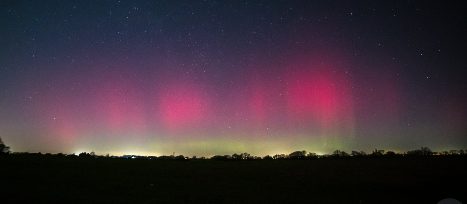 Imagen de la aurora boreal en Cambridgeshire, Inglaterra