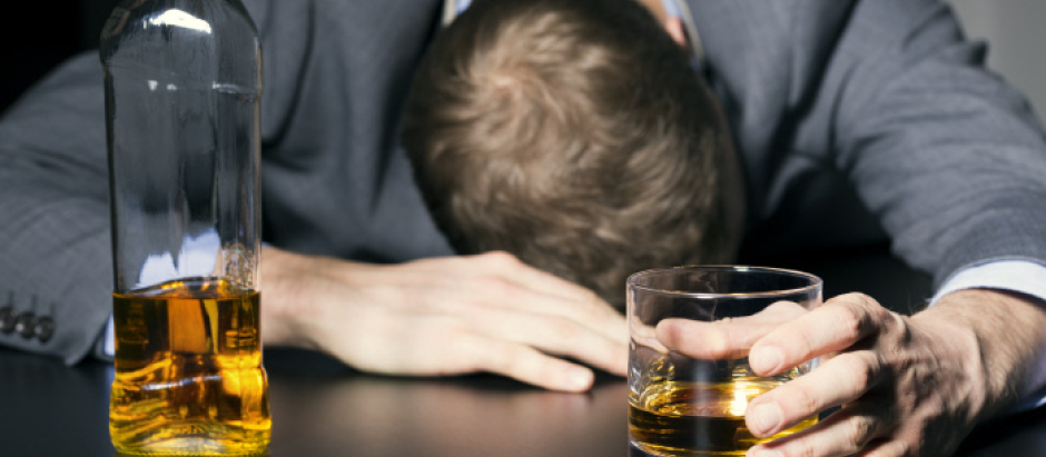 Un fármaco para la psoriasis reduce el consumo de alcohol en más de la mitad en personas adictas