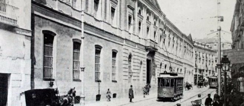 Fachada de la Universidad Central de Madrid a finales del siglo XIX