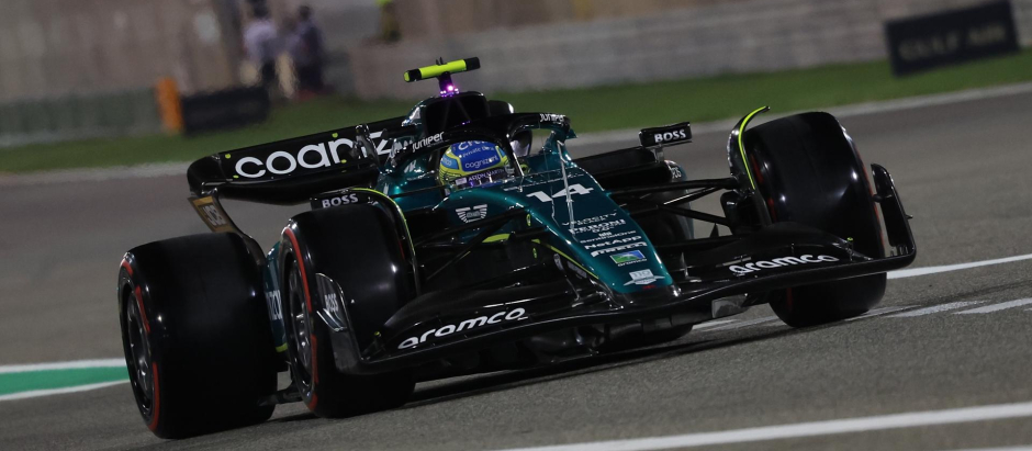 El Aston Martin de Fernando Alonso durante la clasificación en Baréin