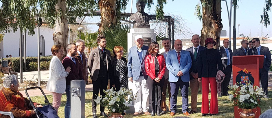 Homenaje en 2019 al promotor musical Tomás Muñoz, en su pueblo, Villanueva de Córdoba, con un busto como reconocimiento a su prolífica trayectoria empresarial
