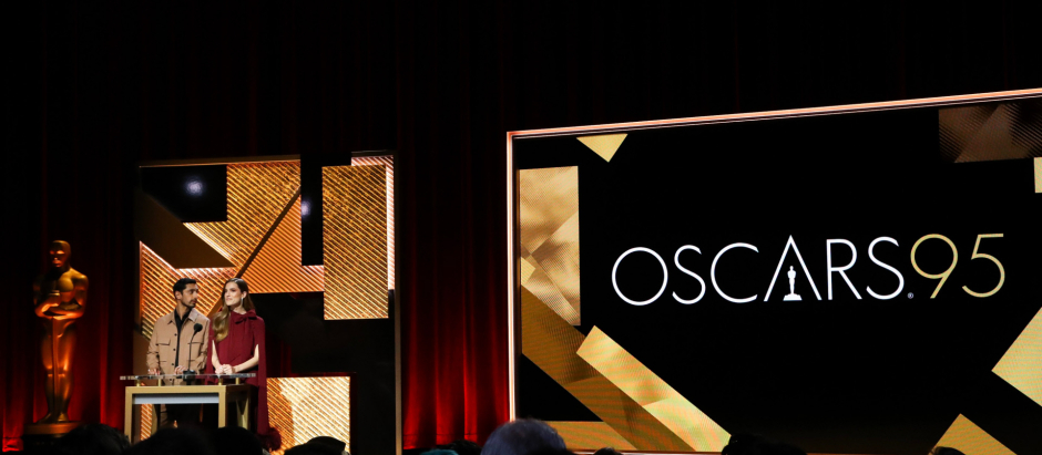 Los actores Riz Ahmed y Allison Williams durante el anuncio de nominaciones a los Premios Oscar 2023