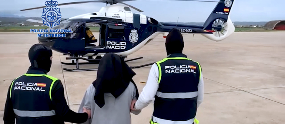 Imagen del traslado en helicóptero del presunto yihadista