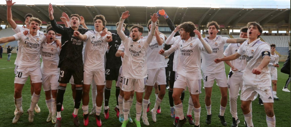 Los jugadores del Madrid Juvenil celebran el título de Copa del Rey. @rfef