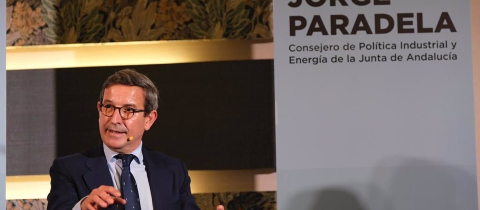 El consejero de Política Industrial y Energía, Jorge Paradela, en un encuentro-coloquio