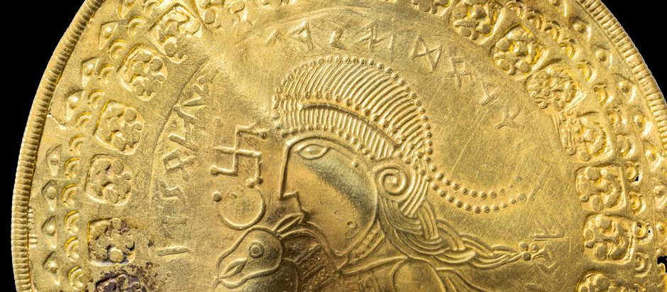 El objeto de oro con la inscripción sobre la referencia a Odín