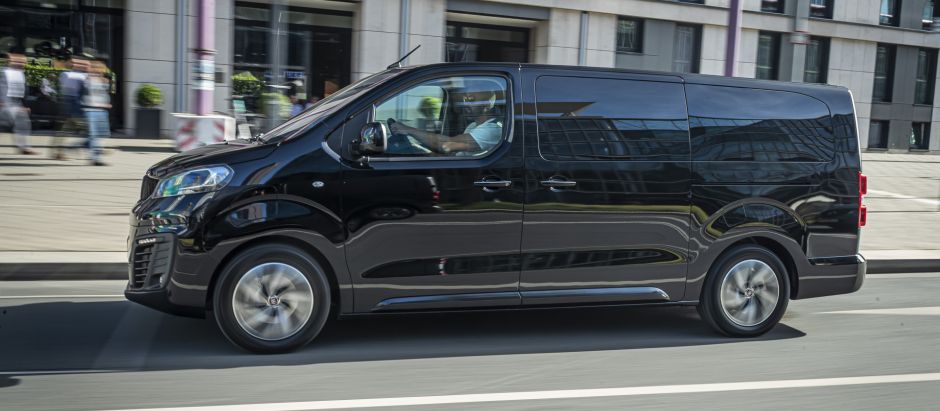 El nuevo monovolumen eléctrico de Fiat permite llevar a ocho pasajeros