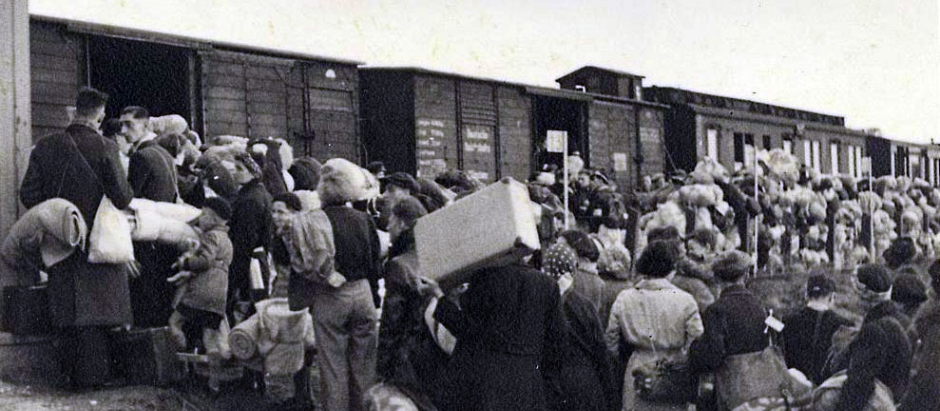 Westerbork, Holanda. Judíos abordando un tren de deportación a Auschwitz-Birkenau