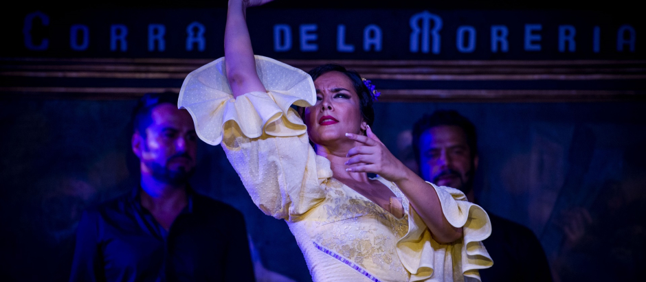 Una bailaora de flamenco participa en las pruebas selectivas del Festival Internacional del Cante de las Minas, en el Corral de la Morería, en 2022