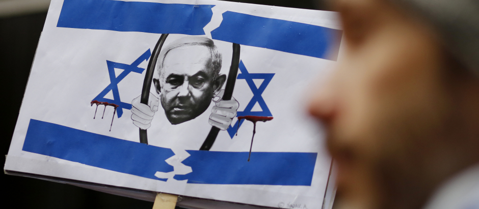 Protestas contra el primer ministro de Israel, Benjamin Netanyahu, en el consulado de Nueva York, en EE.UU.