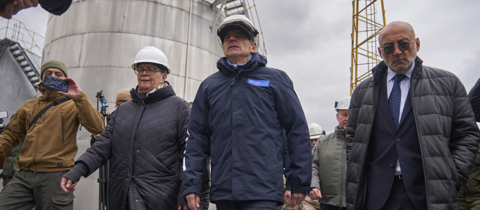 Rafael Grossi, jefe de la Agencia Internacional de Energía Atómica (OIEA), visita la planta de energía nuclear de Zaporiyia
