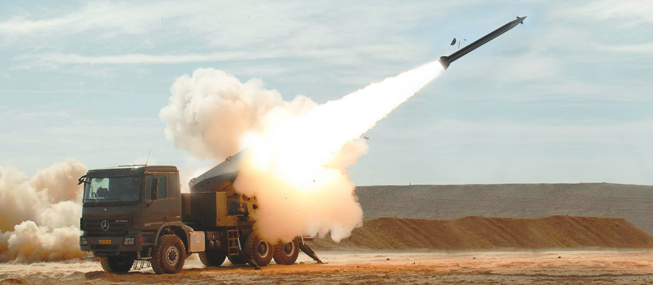 Lanzamiento de un misil con el sistema Puls israelí