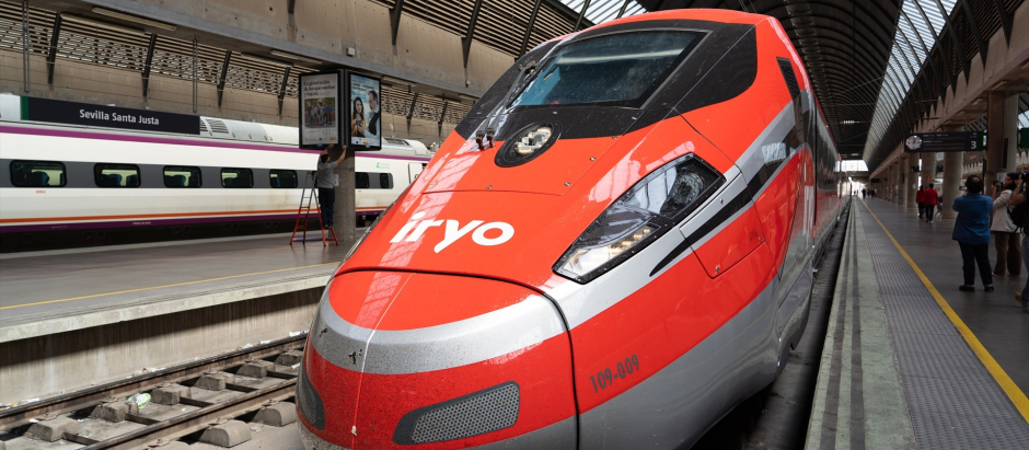 El tren Iryo hace su primera entrada en la estación de Santa