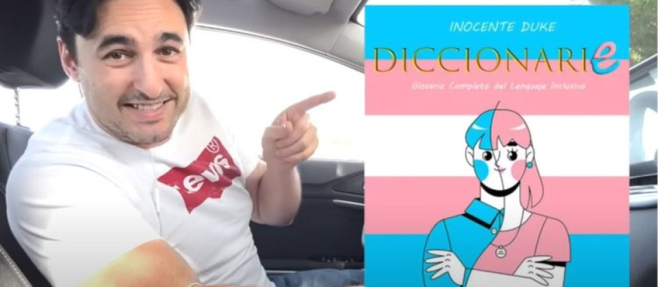 El youtuber Inocente Duke y su "libro", titulado 'Diccionarie: glosario completo del lenguaje inclusivo”