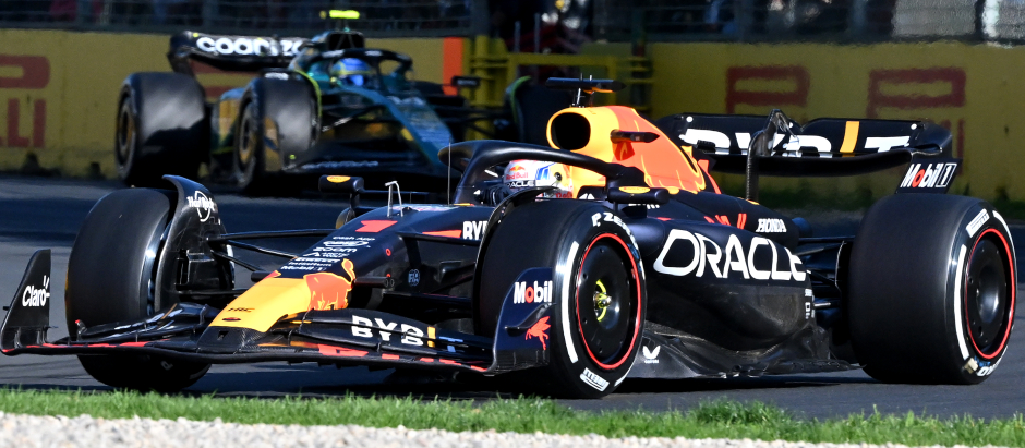 Verstappen lidera en Australia con el Aston Martin de Alonso, detrás