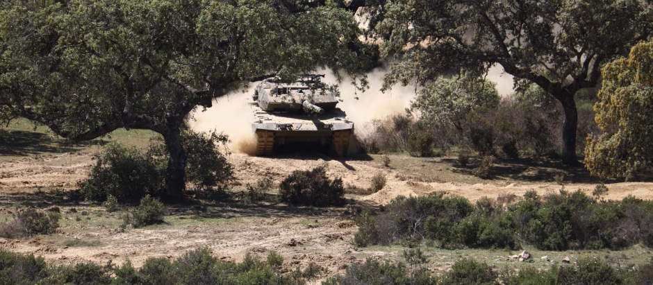Maniobras militares con tanques Leopard