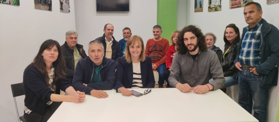 Cova Tomé y otros miembros del partido de Podemos en Asturias