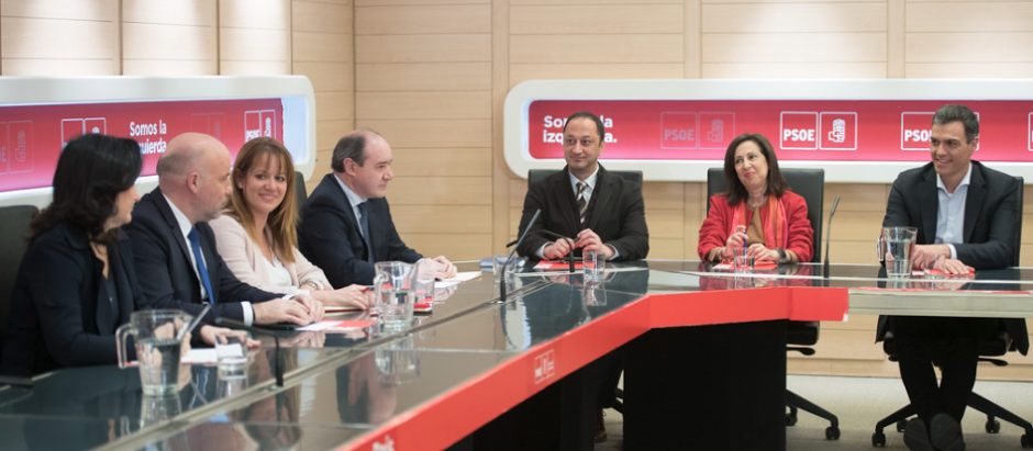 El secretario general Pedro Sánchez mantiene una reunión con representantes de las asociaciones judiciales y fiscales