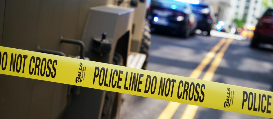 Una cinta policial bloquea zona en la que un hombre disparó a cuatro personas en Atlanta
