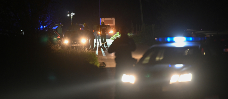 La policía bloquea la carretera de la ciudad de Mladenovac