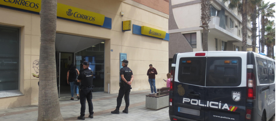 La Policía Nacional practica registros en Melilla por la compra de votos por correo