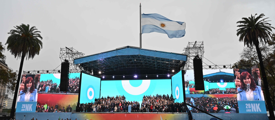 La vicepresidenta argentina, Cristina Fernández de Kirchner, en la Plaza de Mayo
