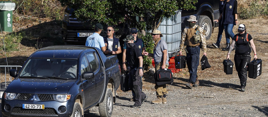 Operativos durante la búsqueda en relación con la desaparición de Madeleine McCann, en Silves, Portugal